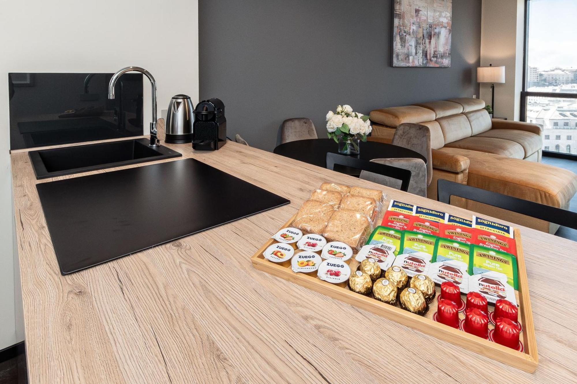 Free Parking In Luxury Suite With City View - Steps To Brignole Train Station Genova Eksteriør bilde